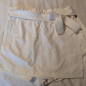 Calia Cream Belted Skorts By Carrie Underwood